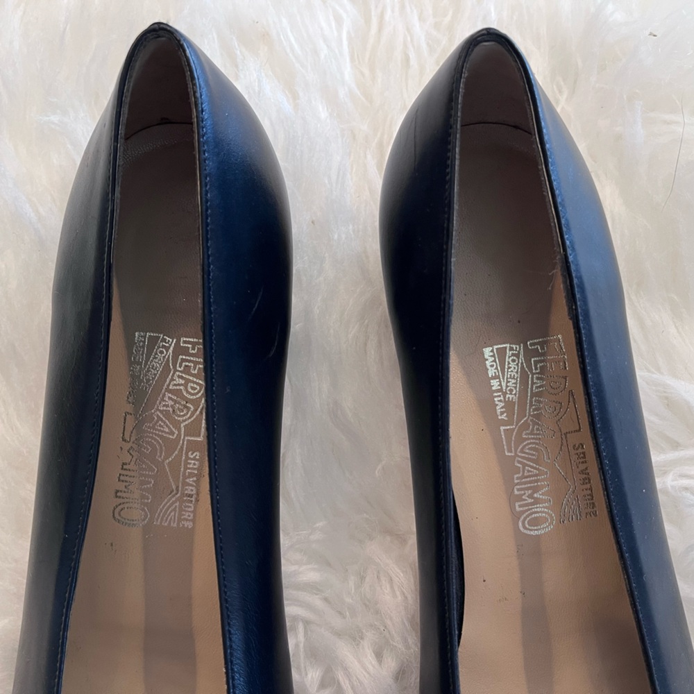 VTG Salvatore Ferragamo Women’s 9.5 3A Narrow/Slim Navy Blue Vara Leather Pumps - Picture 6 of 11